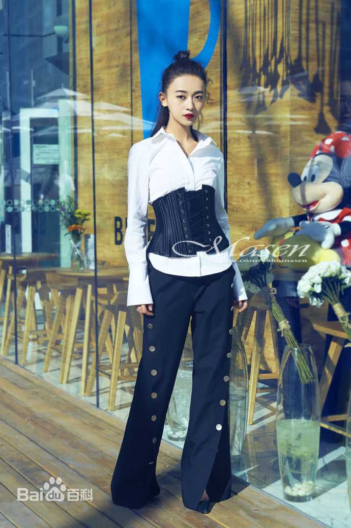 最新吴谨言在《New Face》中的图集