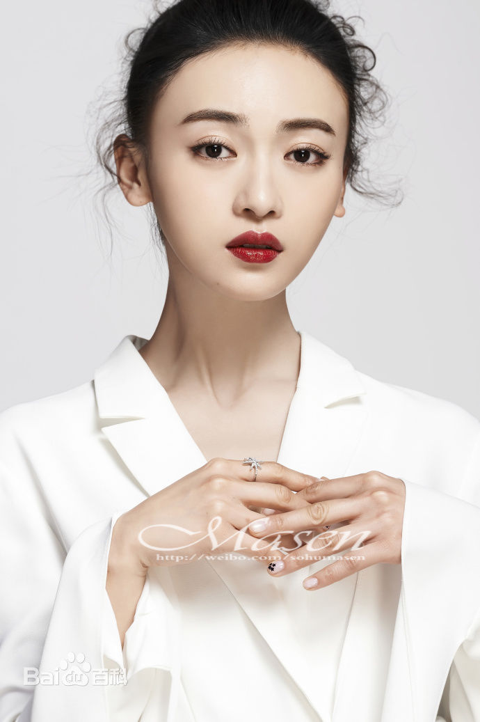 最新吴谨言在《New Face》中的图集