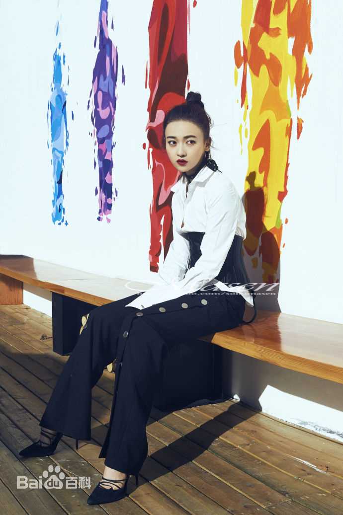 最新吴谨言在《New Face》中的图集