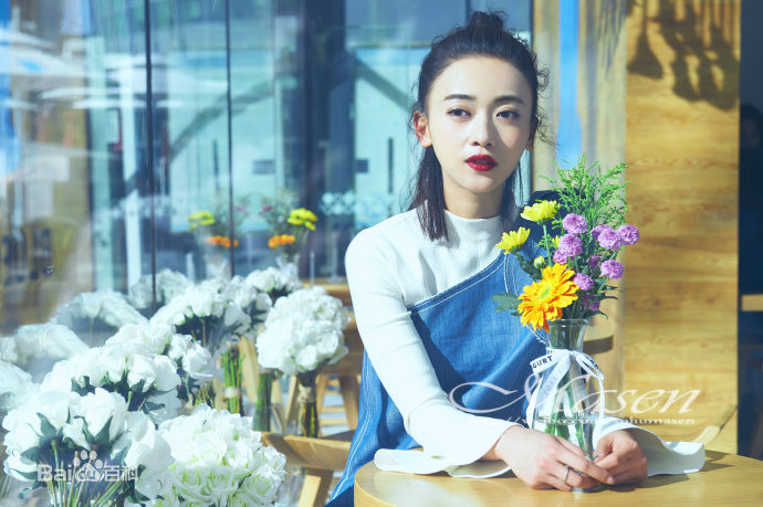 最新吴谨言在《New Face》中的图集