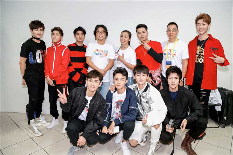 最全蓝博在《超次元偶像》中的壁纸