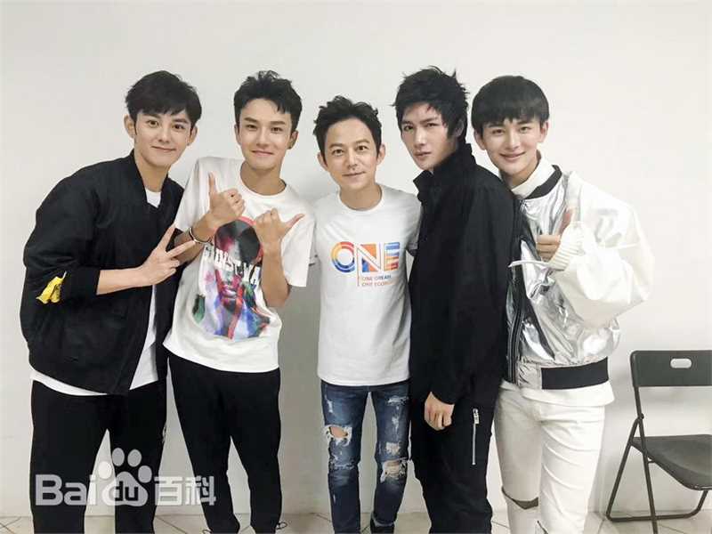 最全蓝博在《超次元偶像》中的壁纸