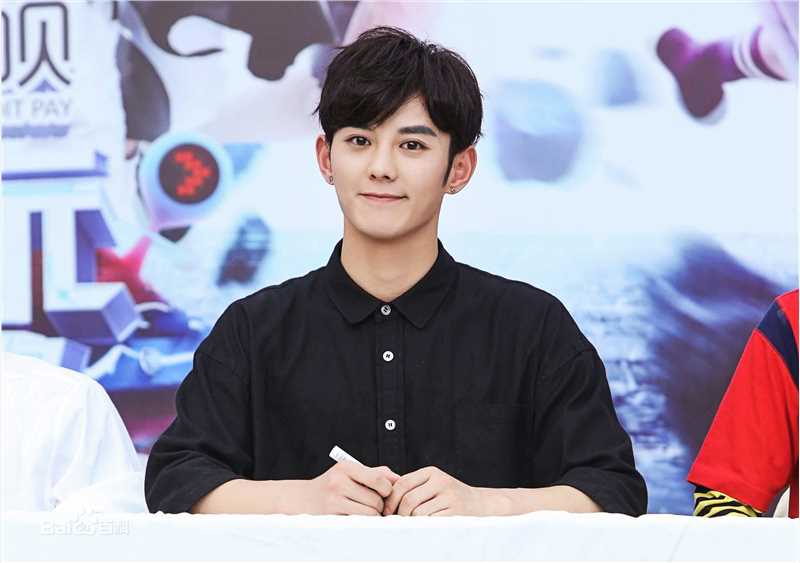 最全蓝博在《超次元偶像》中的壁纸