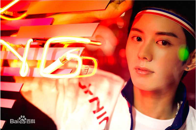 蓝博Li-Ning巴黎时装周素颜照壁纸