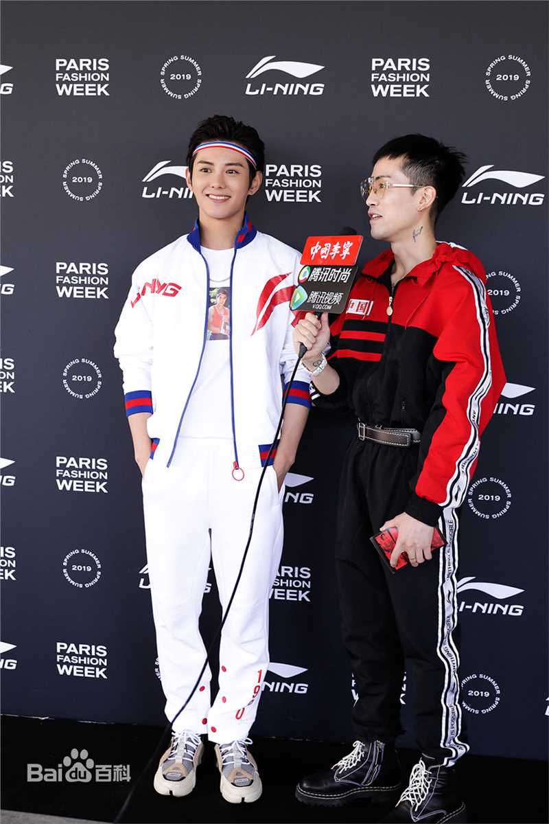 蓝博Li-Ning巴黎时装周素颜照壁纸