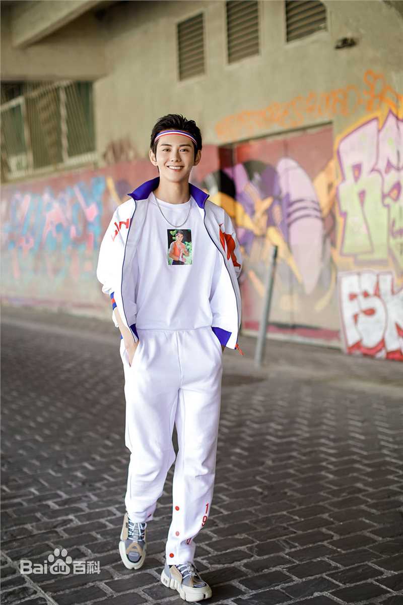 蓝博Li-Ning巴黎时装周素颜照壁纸