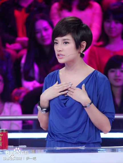 伊一(Eleven)主持综艺节目现场壁纸壁纸