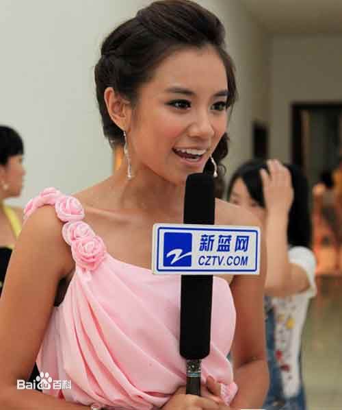 伊一(Eleven)主持综艺节目现场壁纸壁纸