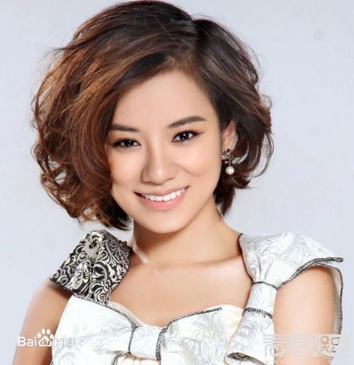 伊一(Eleven)主持综艺节目现场壁纸壁纸