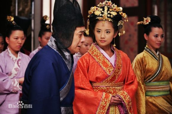 伊一(Eleven)《凤凰牡丹》精选剧照