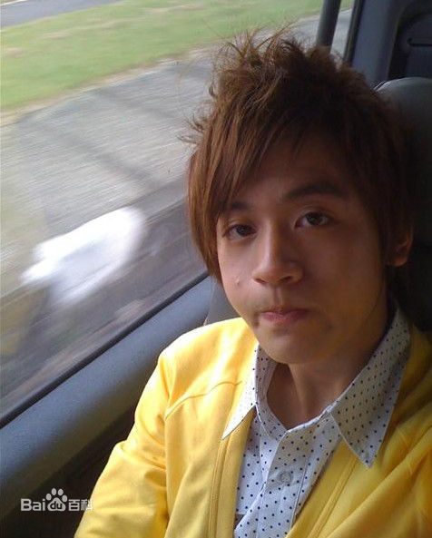 吴思贤(WU SI XIAN)出行照壁纸壁纸