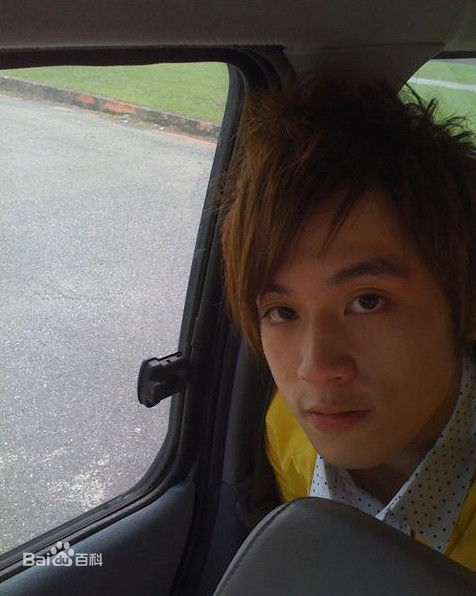 吴思贤(WU SI XIAN)出行照壁纸壁纸