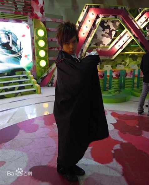 吴思贤(WU SI XIAN)出行照壁纸壁纸