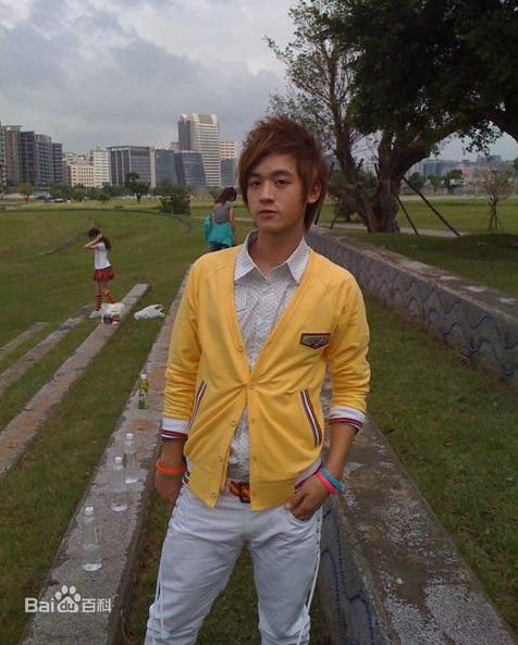 吴思贤(WU SI XIAN)出行照壁纸壁纸