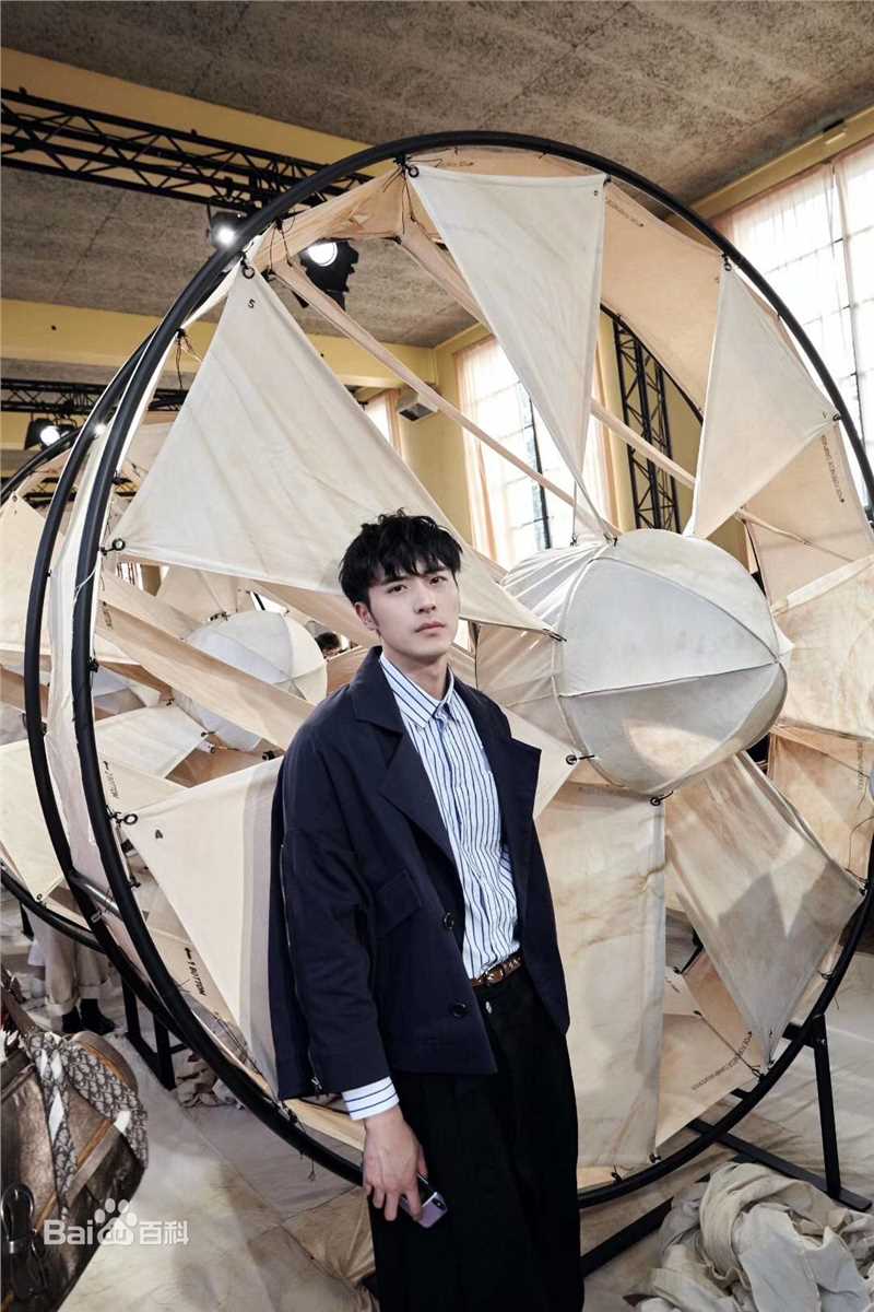 徐开骋(Xu Kaicheng)巴黎时装周壁纸壁纸