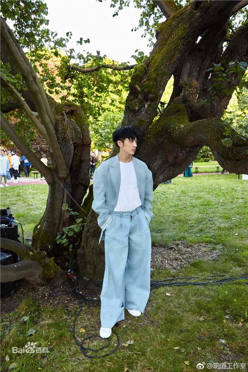 徐开骋(Xu Kaicheng)巴黎时装周壁纸壁纸