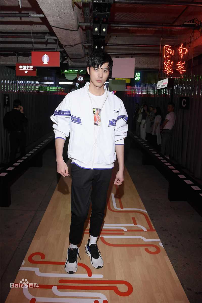 徐开骋(Xu Kaicheng)巴黎时装周壁纸壁纸