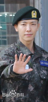 李东海(Lee Dong Hae)入伍服役前后照片