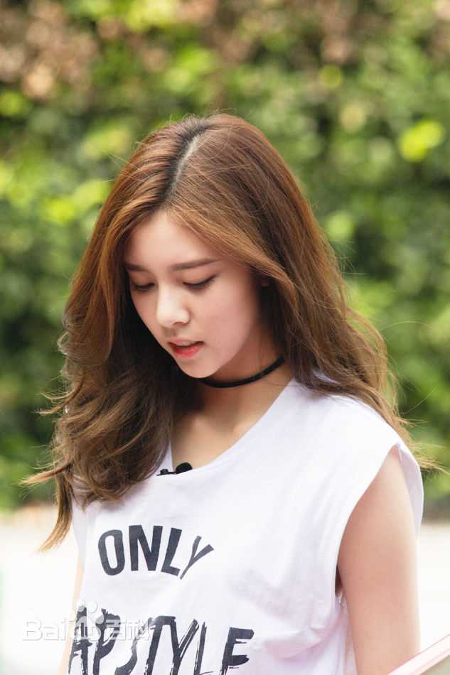 精选宋妍霏(cecilia boey)在湖南卫视《一年级大学季》中的图册