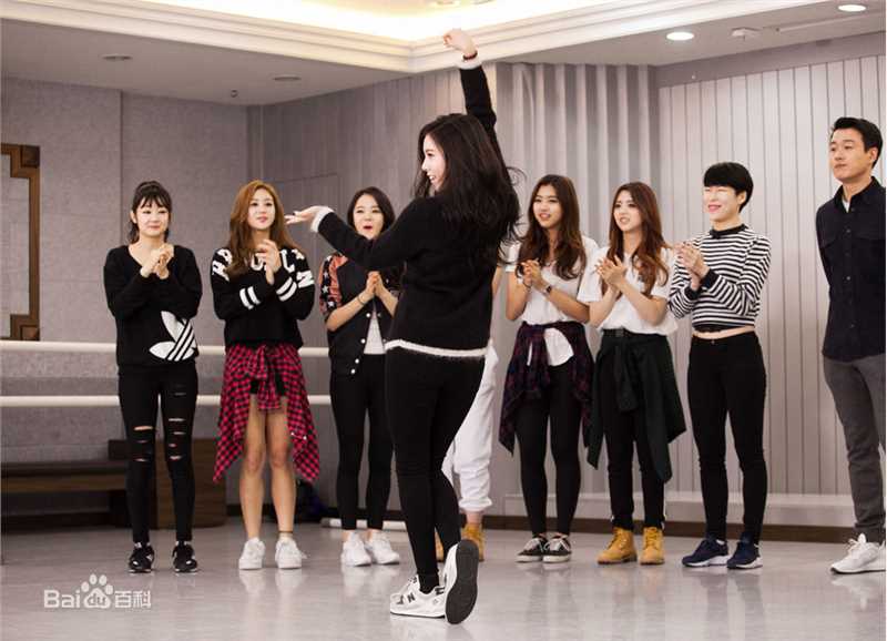 精选宋妍霏(cecilia boey)在湖南卫视《一年级大学季》中的图册