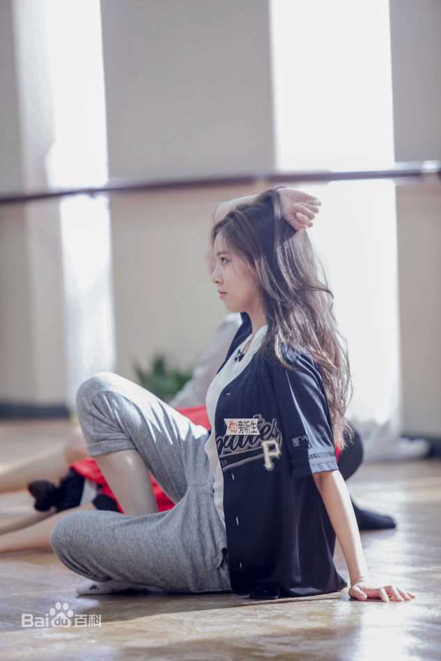 精选宋妍霏(cecilia boey)在湖南卫视《一年级大学季》中的图册