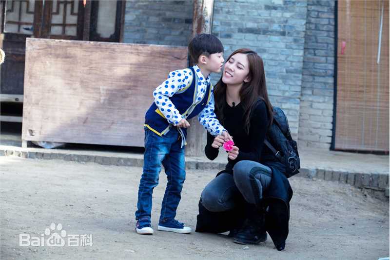 精选宋妍霏(cecilia boey)在湖南卫视《一年级大学季》中的图册