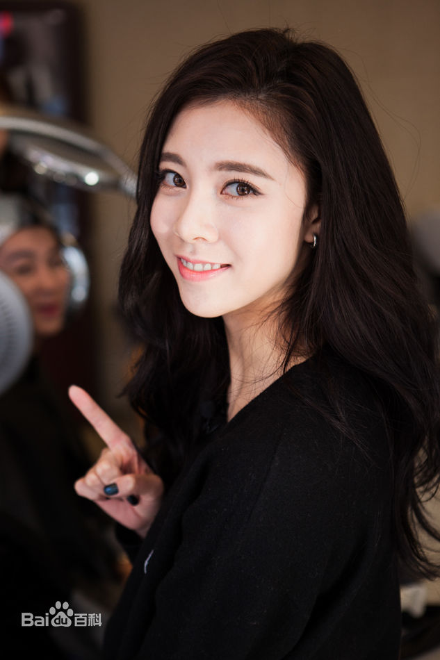 精选宋妍霏(cecilia boey)在湖南卫视《一年级大学季》中的图册