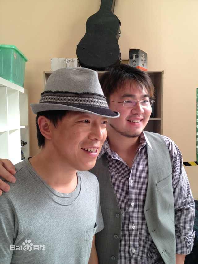 邓科工作照壁纸壁纸