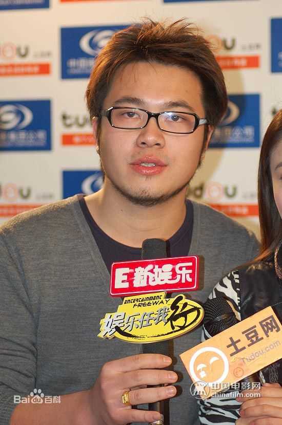 邓科工作照壁纸壁纸