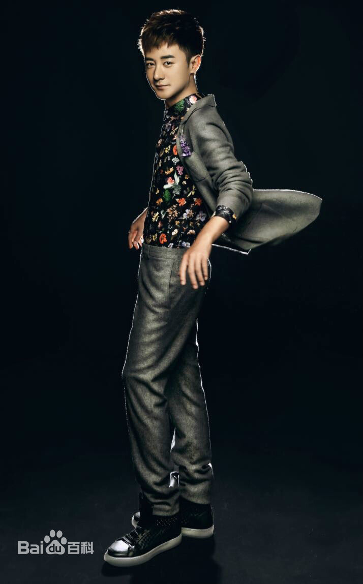 张倬闻最优质黑色西装相册