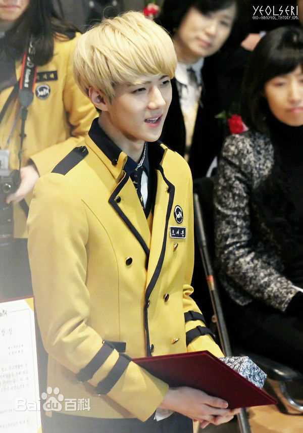 吴世勋(（韩文名）、SE HUN（官方艺名）、Oh SeHun)高中毕业生活照相册