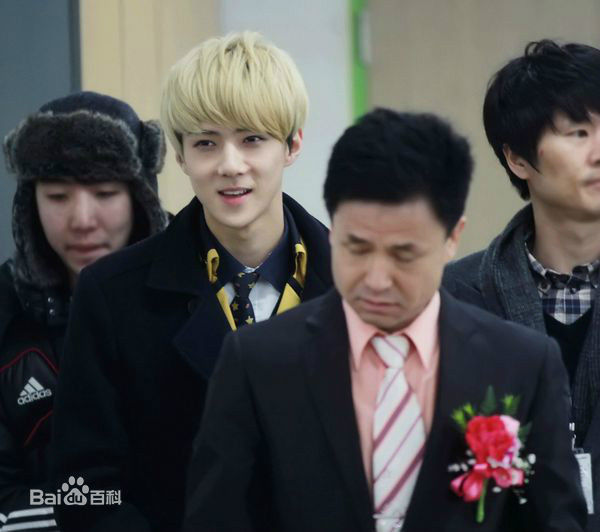 吴世勋(（韩文名）、SE HUN（官方艺名）、Oh SeHun)高中毕业生活照相册