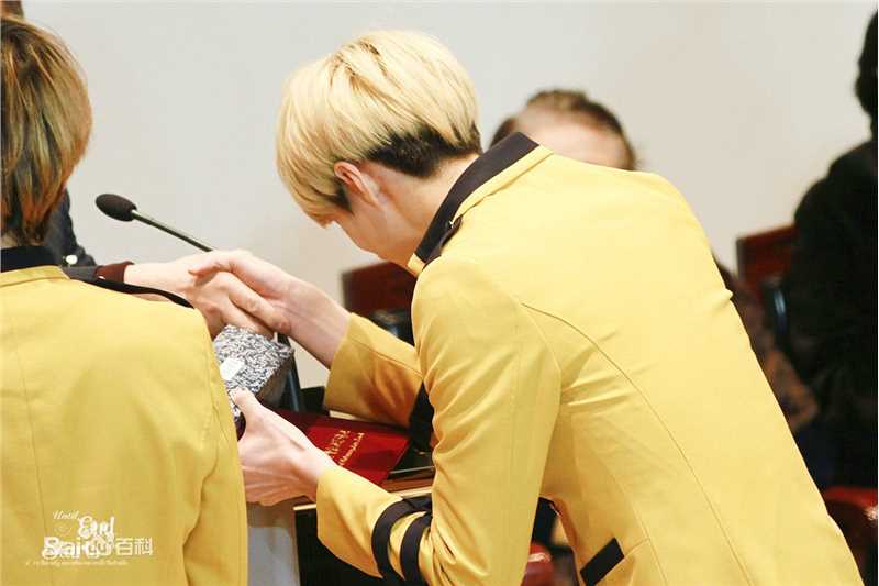 吴世勋(（韩文名）、SE HUN（官方艺名）、Oh SeHun)高中毕业生活照相册