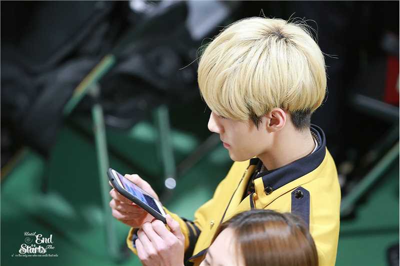 吴世勋(（韩文名）、SE HUN（官方艺名）、Oh SeHun)高中毕业生活照相册