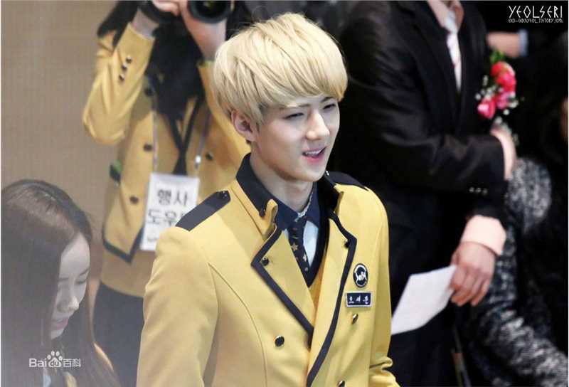 吴世勋(（韩文名）、SE HUN（官方艺名）、Oh SeHun)高中毕业生活照相册