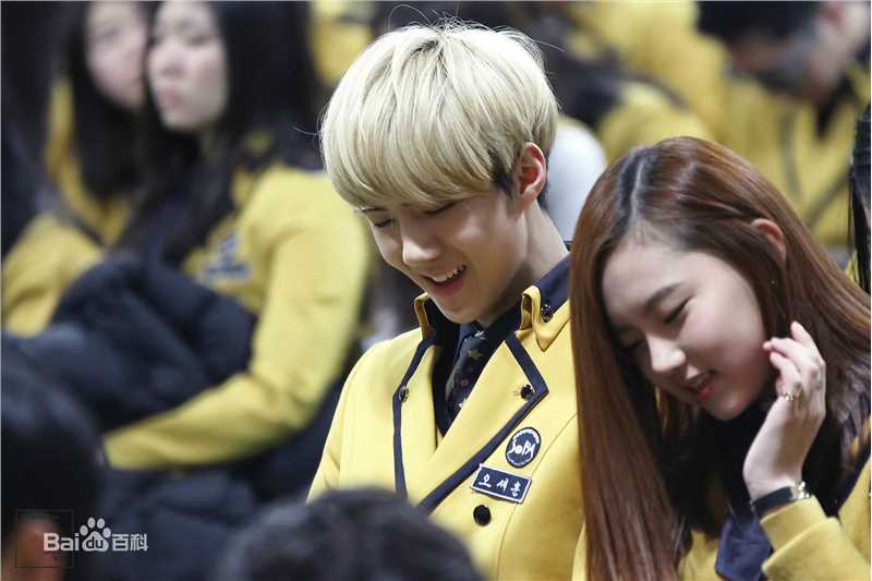 吴世勋(（韩文名）、SE HUN（官方艺名）、Oh SeHun)高中毕业生活照相册