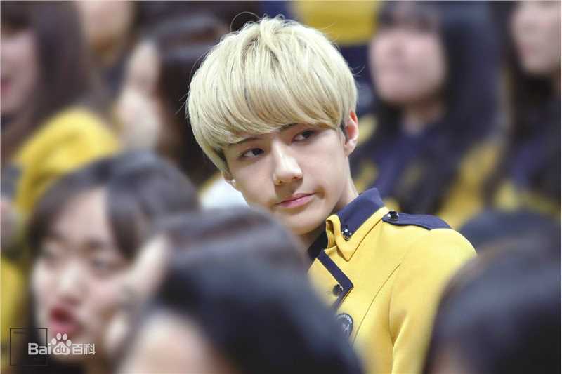 吴世勋(（韩文名）、SE HUN（官方艺名）、Oh SeHun)高中毕业生活照相册