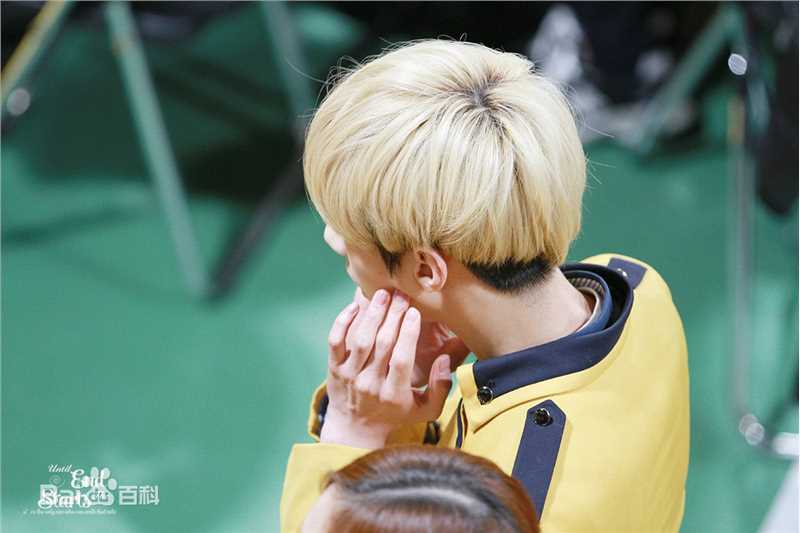 吴世勋(（韩文名）、SE HUN（官方艺名）、Oh SeHun)高中毕业生活照相册