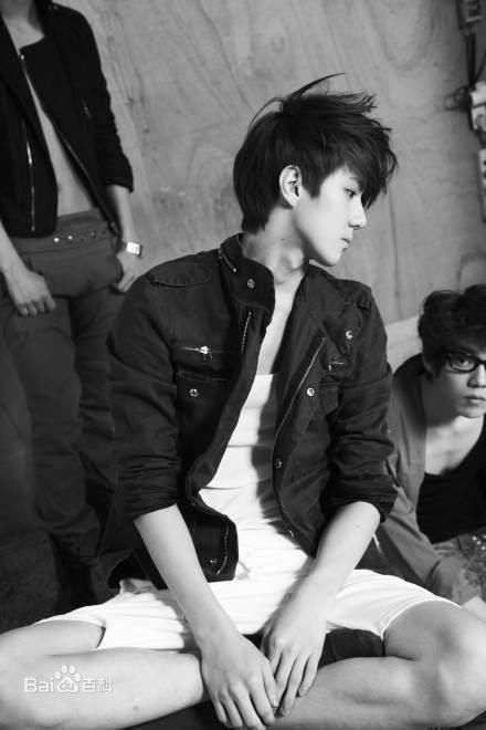 吴世勋(（韩文名）、SE HUN（官方艺名）、Oh SeHun)硬照王子图片图册