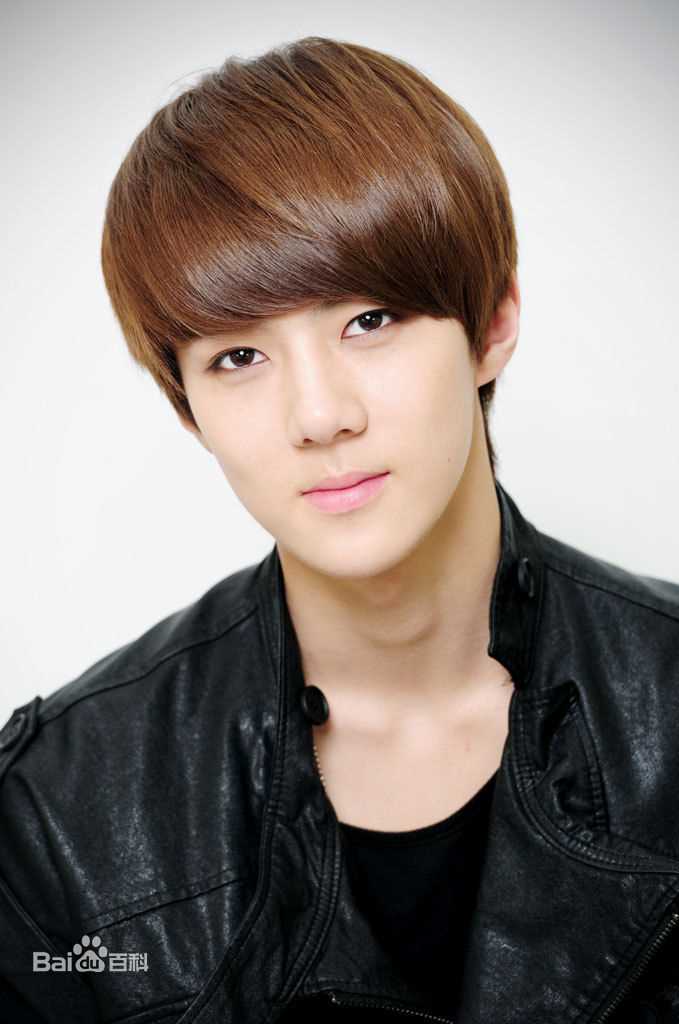 吴世勋(（韩文名）、SE HUN（官方艺名）、Oh SeHun)硬照王子图片图册