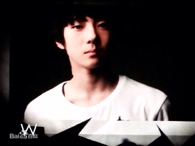 吴世勋(（韩文名）、SE HUN（官方艺名）、Oh SeHun)出道前照片图册