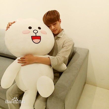 吴世勋(（韩文名）、SE HUN（官方艺名）、Oh SeHun)世勋的Instagram前后照片