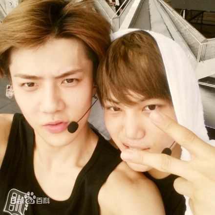 吴世勋(（韩文名）、SE HUN（官方艺名）、Oh SeHun)世勋的Instagram前后照片