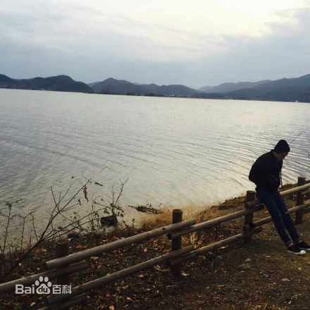 吴世勋(（韩文名）、SE HUN（官方艺名）、Oh SeHun)世勋的Instagram前后照片