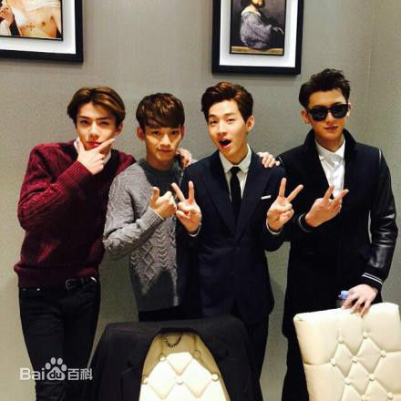 吴世勋(（韩文名）、SE HUN（官方艺名）、Oh SeHun)世勋的Instagram前后照片