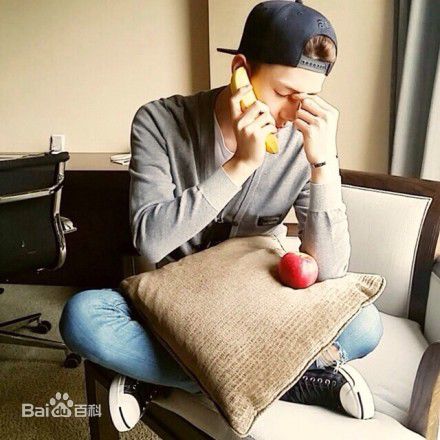 吴世勋(（韩文名）、SE HUN（官方艺名）、Oh SeHun)世勋的Instagram前后照片