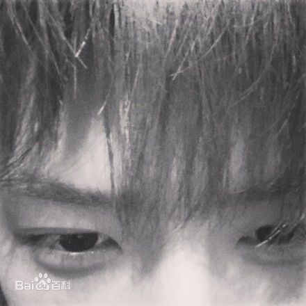 吴世勋(（韩文名）、SE HUN（官方艺名）、Oh SeHun)世勋的Instagram前后照片