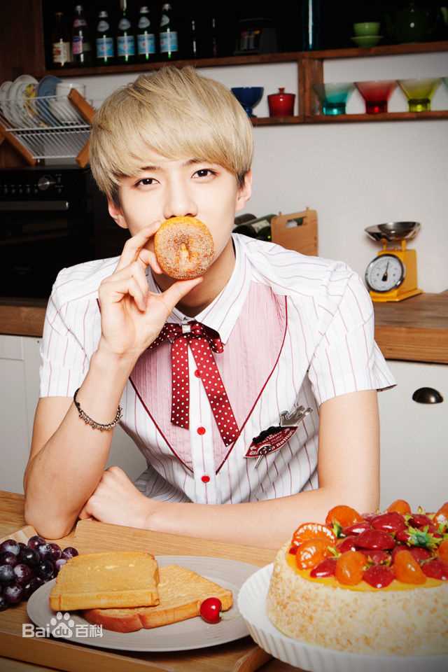 吴世勋(（韩文名）、SE HUN（官方艺名）、Oh SeHun)雕刻美男前后照片