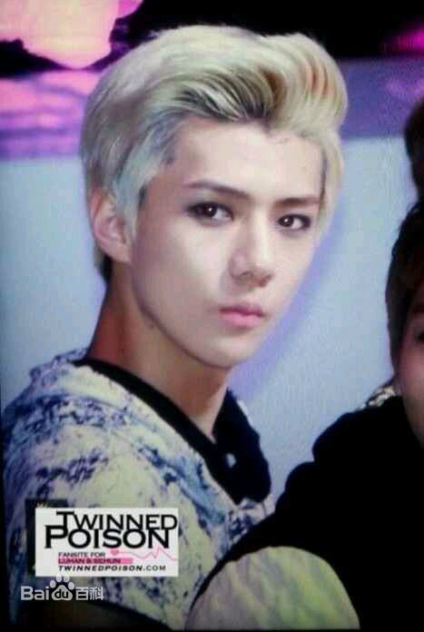 吴世勋(（韩文名）、SE HUN（官方艺名）、Oh SeHun)雕刻美男前后照片