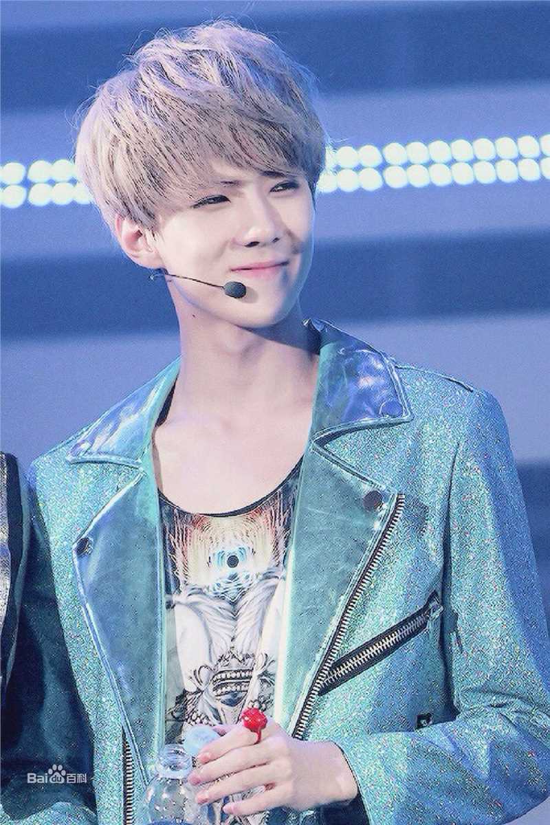 吴世勋(（韩文名）、SE HUN（官方艺名）、Oh SeHun)雕刻美男前后照片